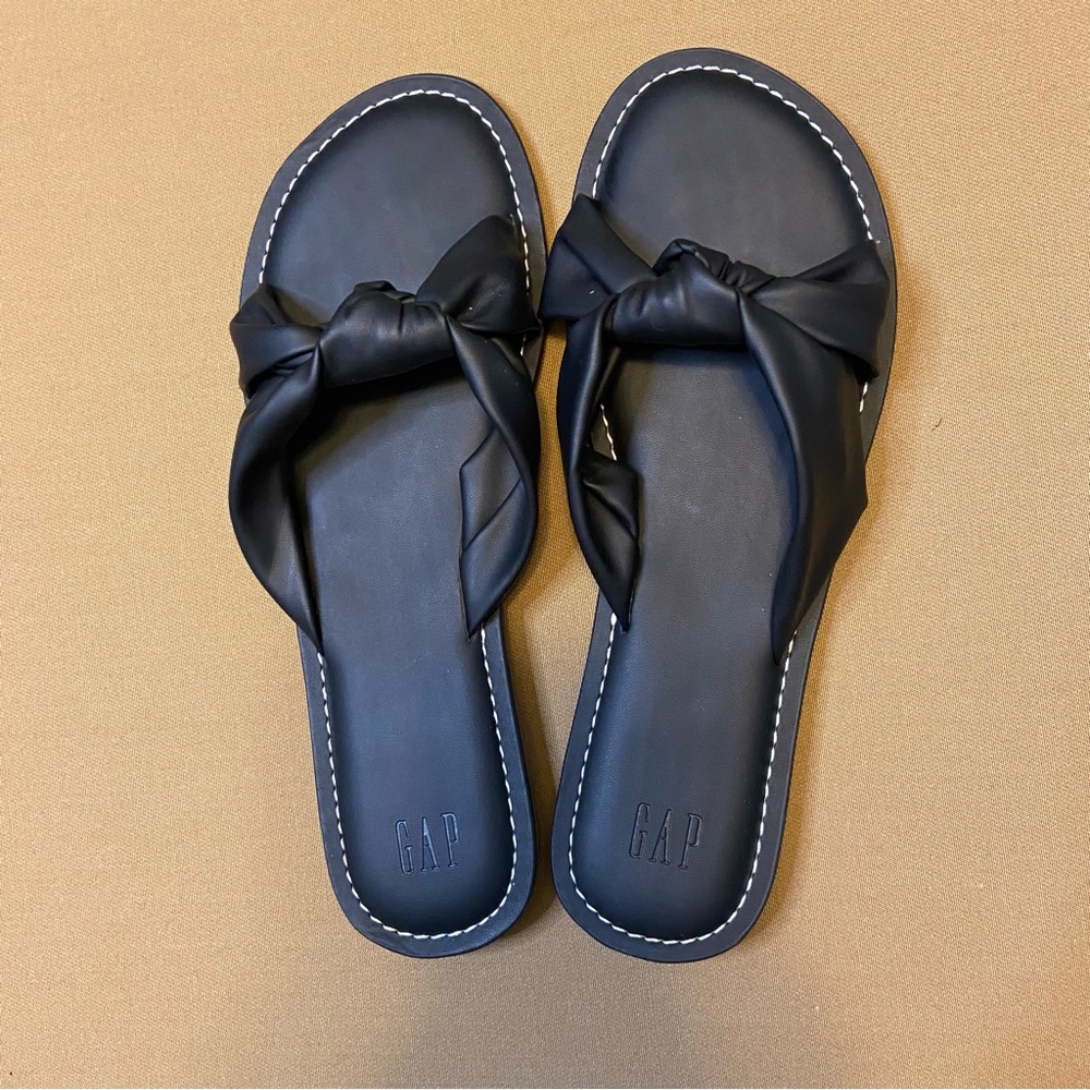 Gap Faux Leather Black Knot Sandals